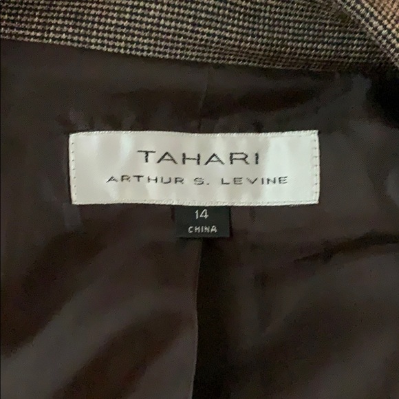 BNWOT! Brown Tahari Blazer! Trending street style! - Picture 8 of 8